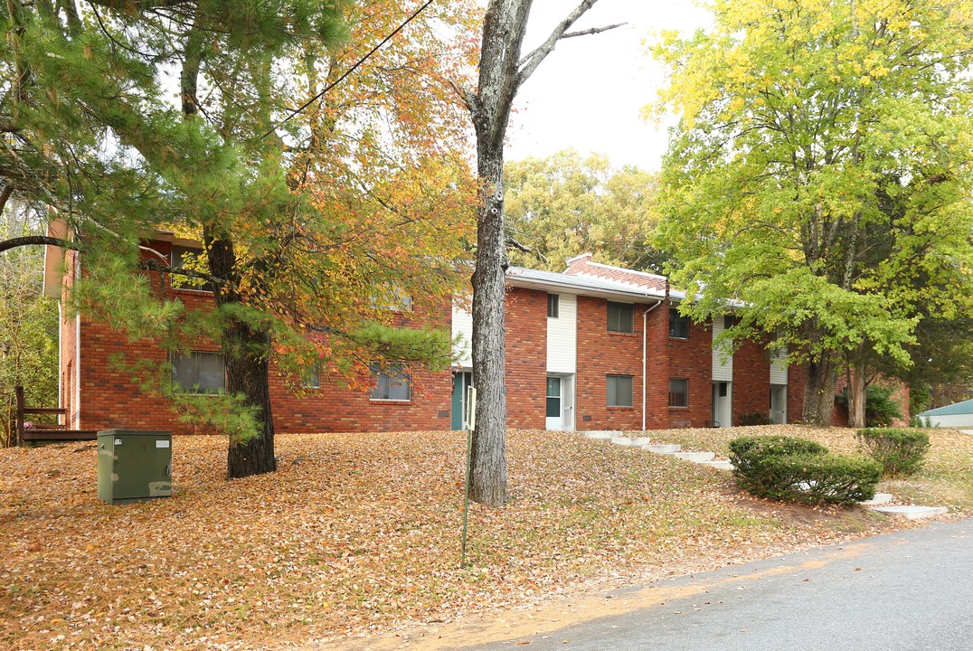 Skytop Village Apartments in Kingston, NY - Foto de edificio