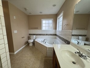 1872 Darlington Dr, Unit Entire Unit in Clarksville, TN - Building Photo - Building Photo