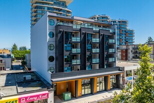 Verve in White Rock, BC - Building Photo