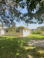 1545 NE 128th St in North Miami, FL - Building Photo