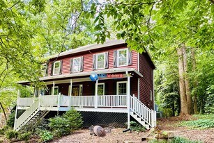 2654 Forest Glen Dr NE in Marietta, GA - Building Photo