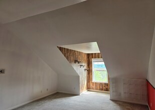 94 Woodcrest Ln in Danbury, CT - Building Photo - Building Photo