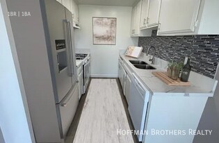 301 Avocado St in Costa Mesa, CA - Building Photo