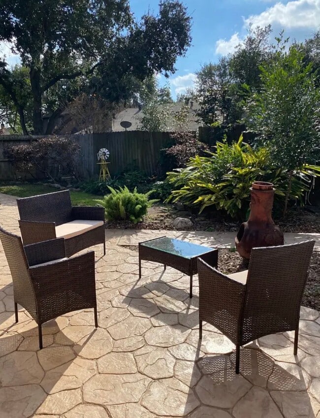 8015 Windy Creek Dr in Houston, TX - Building Photo - Building Photo