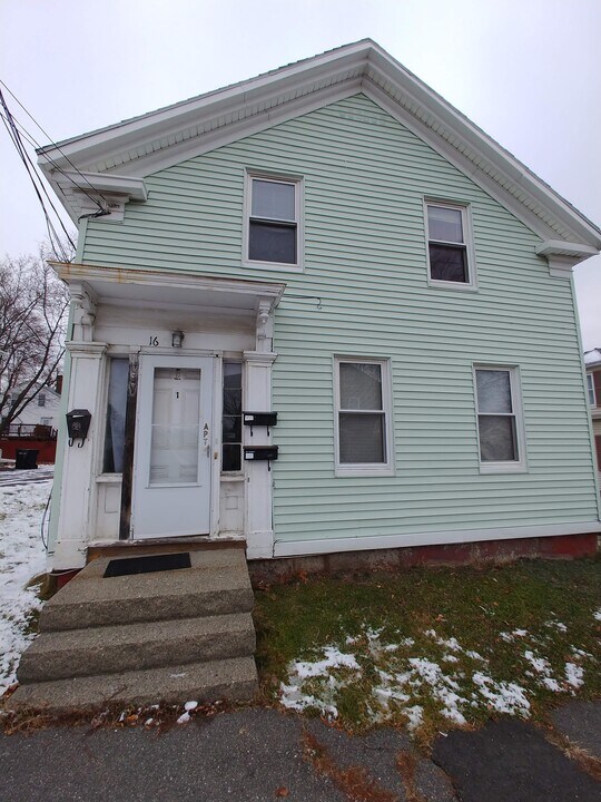 16 Brown St in Bangor, ME - Building Photo