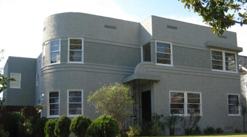 2832 E 1st St in Long Beach, CA - Building Photo