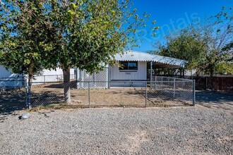 7936 Meadowlark St in Mohave Valley, AZ - Foto de edificio - Building Photo