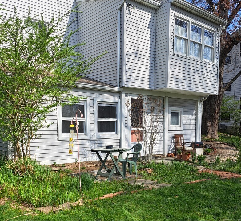1037 Mill Hill Terrace in Fairfield, CT - Building Photo