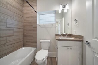 1268 N Post Oak Rd in Houston, TX - Building Photo - Building Photo