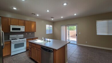 9268 W Sunny Oven Ct in Las Vegas, NV - Building Photo - Building Photo