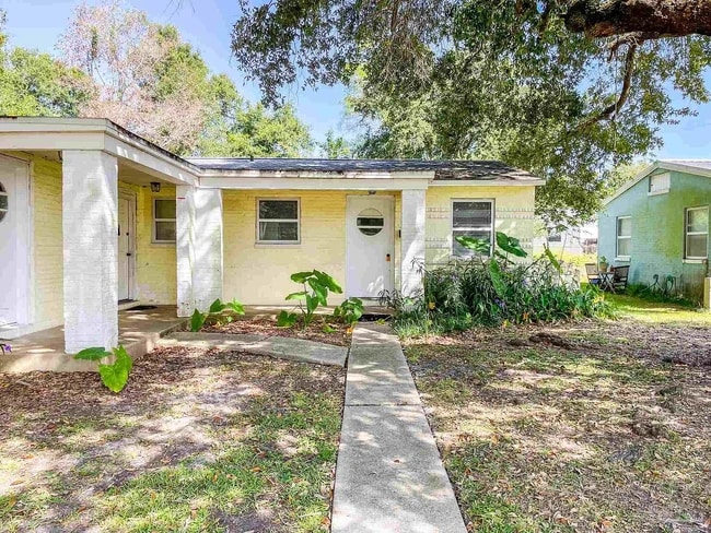 8 Rowland Ct, Unit B in Pensacola, FL - Foto de edificio - Building Photo