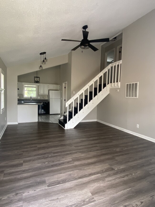 145 Viking Dr in Calhoun, GA - Building Photo - Building Photo