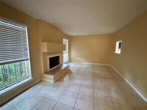 8712 Wilcrest Dr in Houston, TX - Building Photo - Building Photo