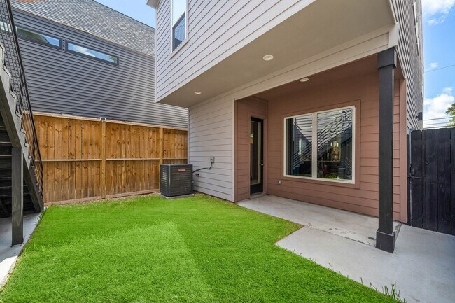 207 E 38th St in Houston, TX - Building Photo - Building Photo