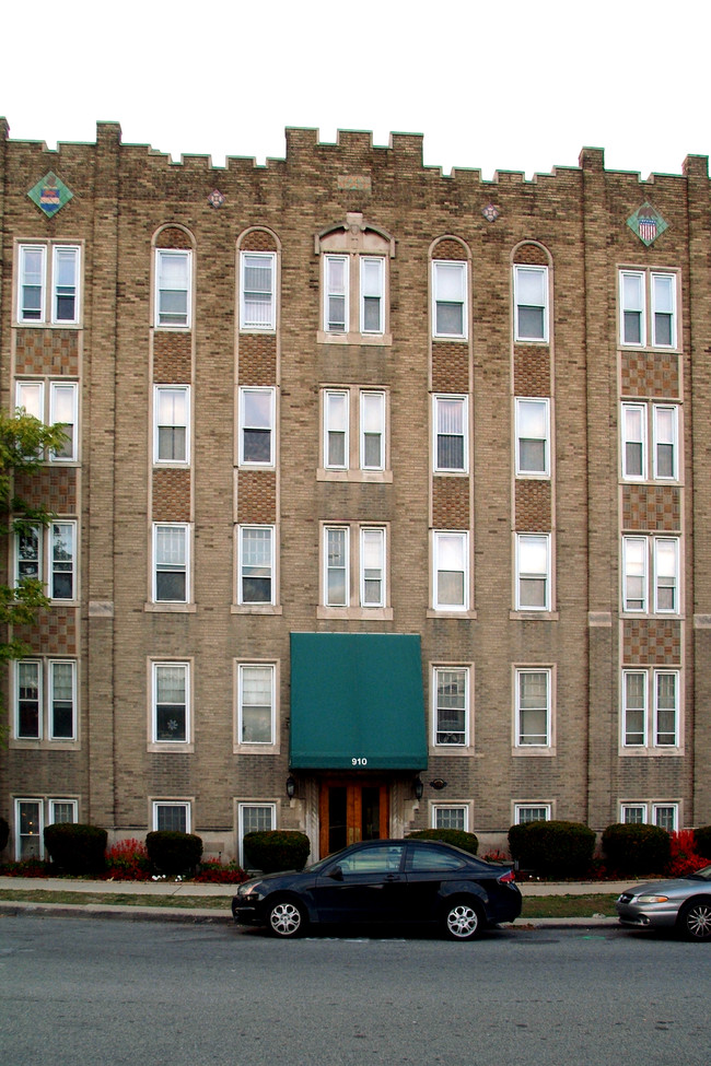 Silson Apartments in Detroit, MI - Building Photo - Building Photo