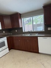 10065 SW 137th Ct in Miami, FL - Foto de edificio - Building Photo