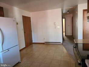 21 S Church St-Unit -APT A in Quarryville, PA - Foto de edificio - Building Photo