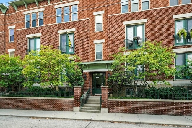 property at 121 E Noble St