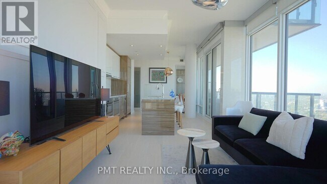 488 University Ave in Toronto, ON - Building Photo - Building Photo