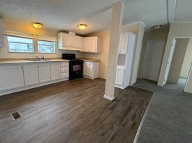 137 Hunters Rill in Lapeer, MI - Building Photo