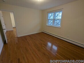 2018 Commonwealth Ave in Boston, MA - Foto de edificio - Building Photo