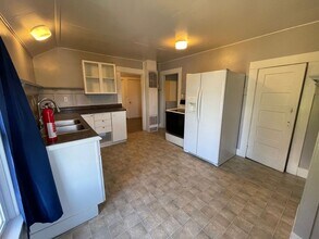 377 SE Ella St in Roseburg, OR - Building Photo - Building Photo