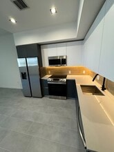 70 NW 28th St, Unit B1 in Miami, FL - Building Photo - Building Photo