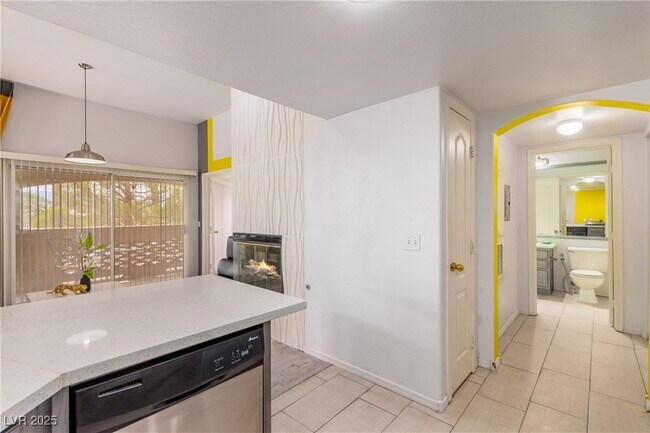 7400 W Flamingo Rd in Las Vegas, NV - Building Photo - Building Photo
