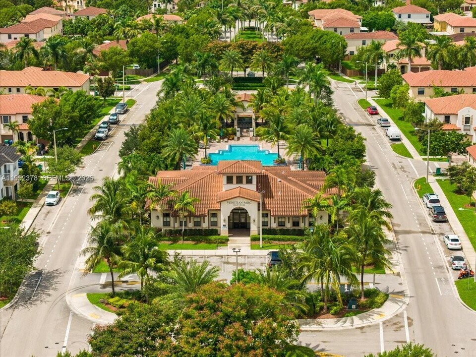 15267 SW 173rd Ln in Miami, FL - Building Photo