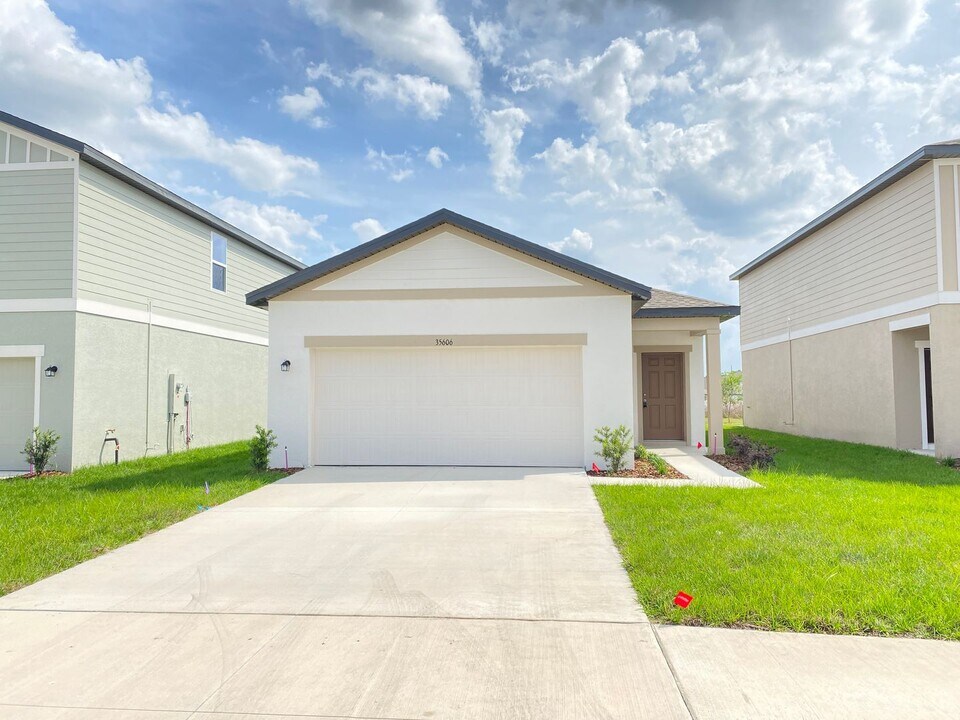 35606 Buttonweed Trl in Zephyrhills, FL - Building Photo
