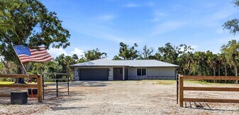 5361 Myakka Valley Trail in Sarasota, FL - Building Photo