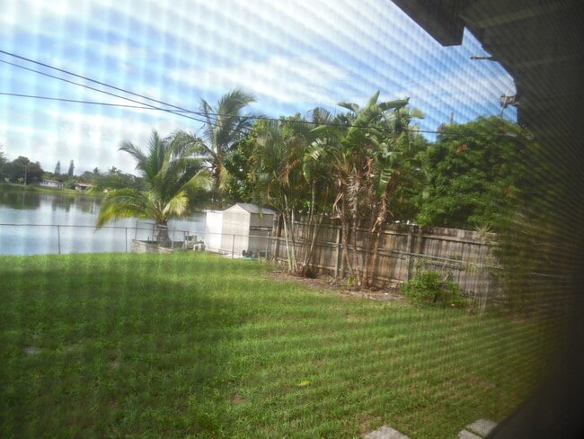 1900 NE 157th Ter in North Miami Beach, FL - Building Photo - Building Photo