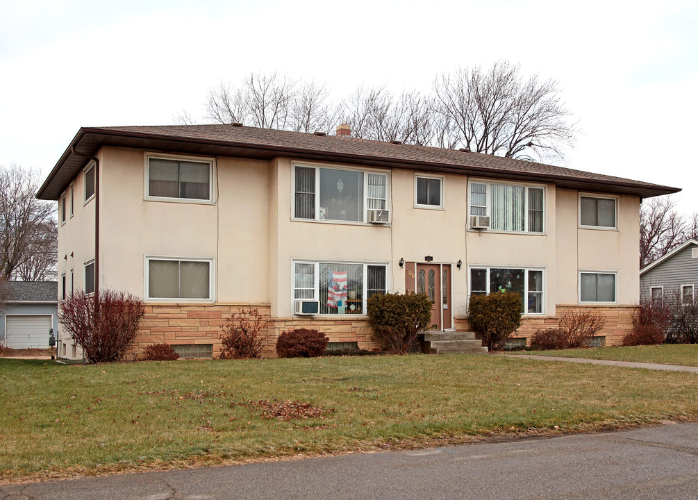 900 8th St in Farmington, MN - Building Photo