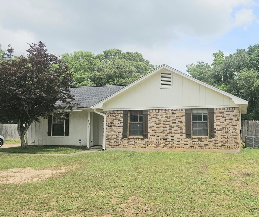 9420 Burnt Tree Dr in Mobile, AL - Building Photo