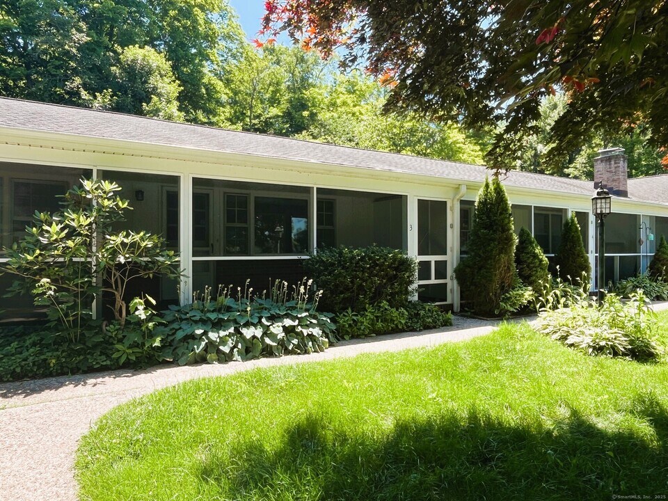 3 Arbor Dr in Brookfield, CT - Building Photo
