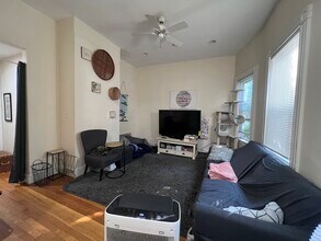 8 Dudley St, Unit 3B in Cambridge, MA - Foto de edificio - Building Photo