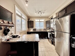 1350-1350 Ridgeway Dr in Kelowna, BC - Building Photo - Building Photo