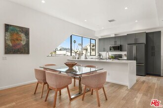 3724 1/2 Vinton Ave in Los Angeles, CA - Building Photo - Building Photo