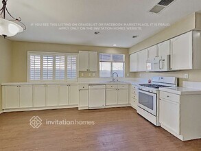 892 Pathfinder Way in Corona, CA - Foto de edificio - Building Photo