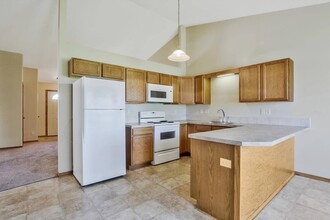 Lakeside Townhomes in Wichita, KS - Building Photo - Building Photo