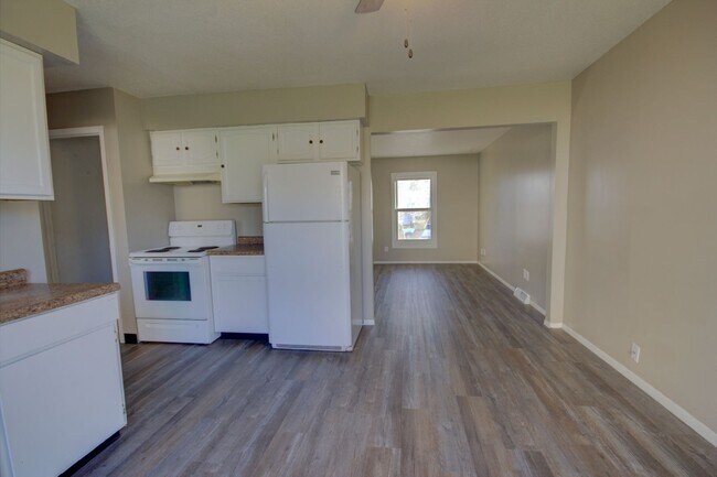 1704 W 53rd St-Unit -1706 in Davenport, IA - Building Photo - Building Photo