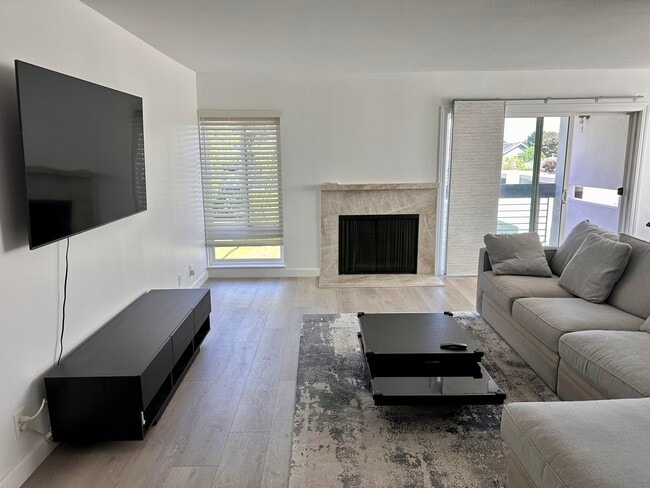 1041 Shell Blvd, Unit 6 in Foster City, CA - Building Photo - Building Photo