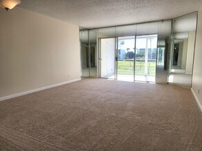 3661 Via Poinciana in Greenacres, FL - Building Photo - Building Photo