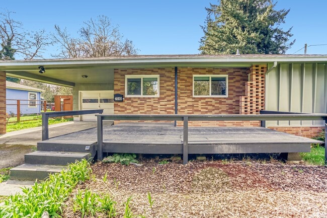 7010 NE Alberta St in Portland, OR - Building Photo - Building Photo