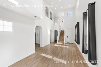 1048 Sunset Crossing Point in San Diego, CA - Building Photo - Building Photo