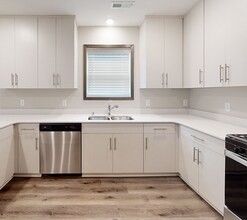 868 18th Ave SE in Minneapolis, MN - Building Photo - Building Photo