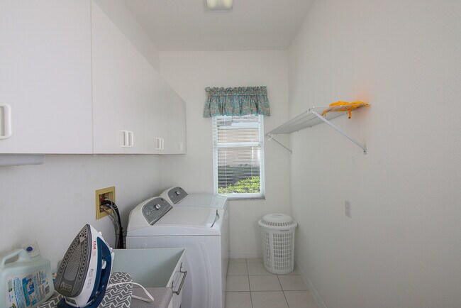 470 Bermuda Isles Cir in Venice, FL - Building Photo - Building Photo