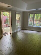 125 Wild Iris Ln, Unit A in Chapel Hill, NC - Foto de edificio - Building Photo