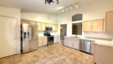 9256 W Purdue Ave in Peoria, AZ - Building Photo - Building Photo