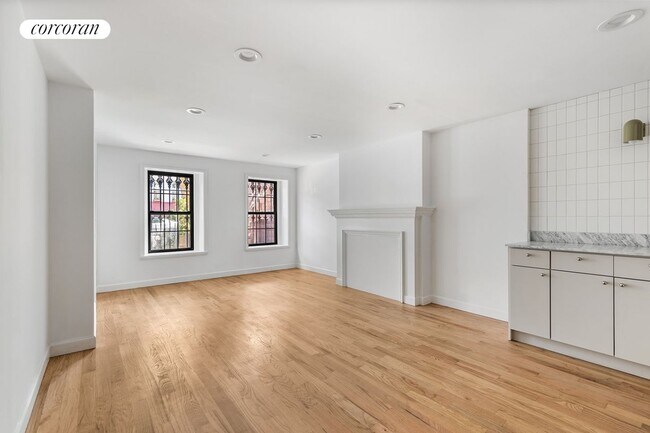 739 Macon St in Brooklyn, NY - Foto de edificio - Building Photo